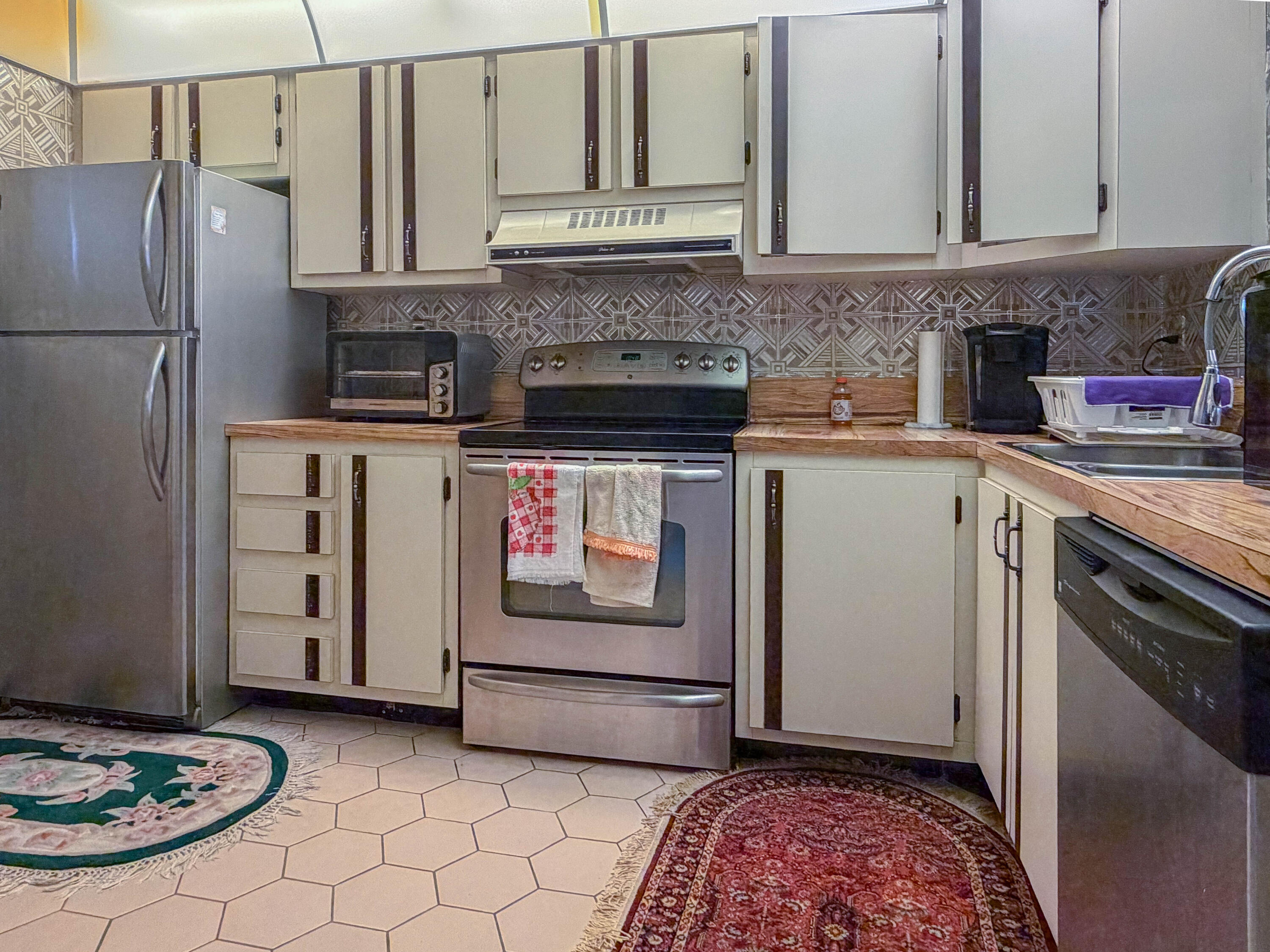 3930 Inverrary Boulevard, Unit 304D Lauderhill, FL 33319 - Photo 7 of 45 IMG_3402d