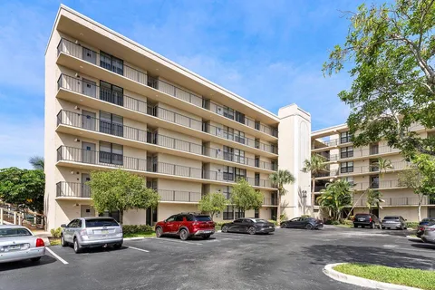 $499,999 | 12 Royal Palm Way, Unit 605, Boca Raton, FL 33432