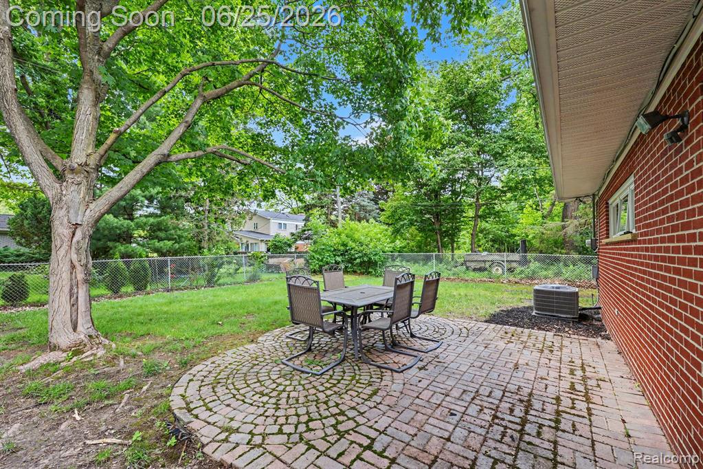 3750 Beach Road Troy, MI 48084 - Photo 23 of 27