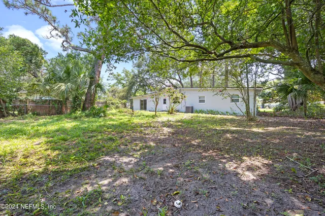 a view of yard with tree and green space