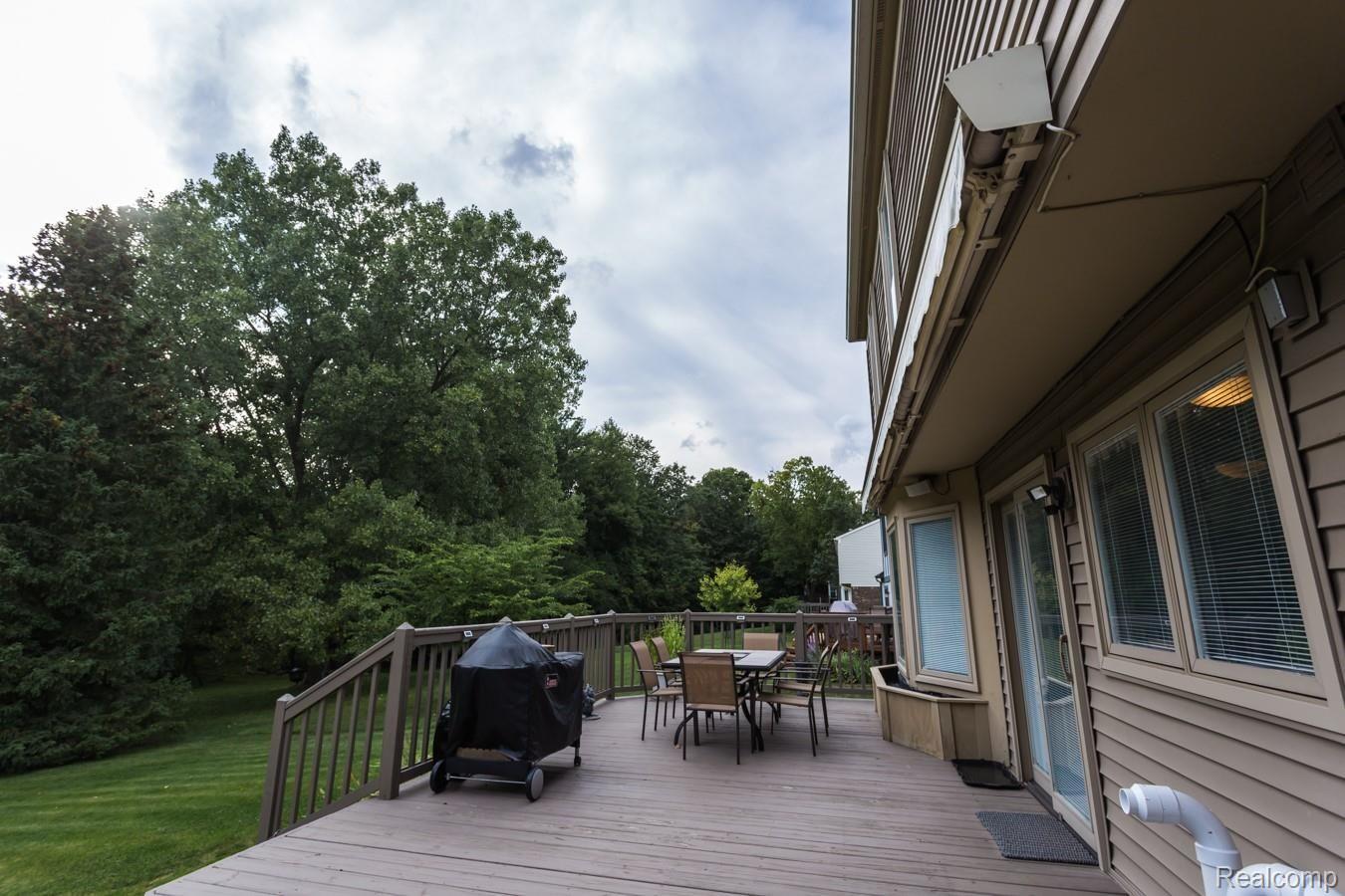 2135 North Fairview Lane Rochester, MI 48306 - Photo 12 of 50 12-Exterior-Rear.jpg