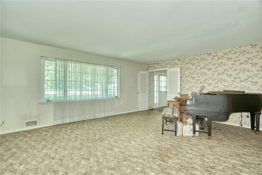 296 Kirk Road Greece, NY 14612 - Photo 8 of 46