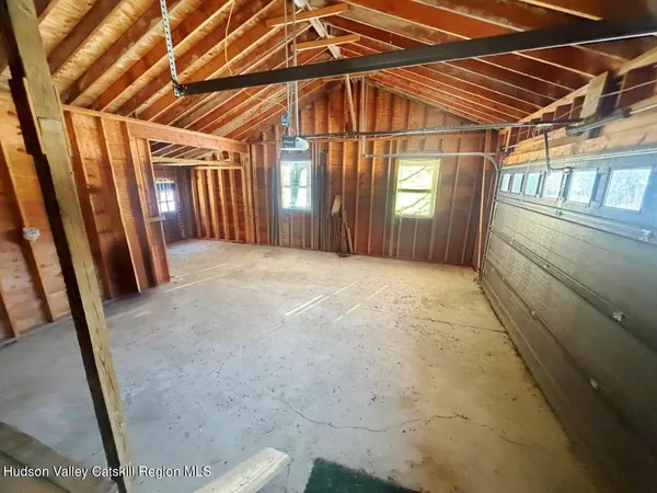 $299,250 | 128 Debbie Drive, Athens, NY 12015