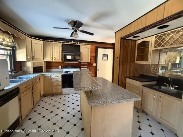 $299,250 | 128 Debbie Drive, Athens, NY 12015