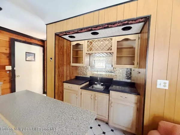 $299,250 | 128 Debbie Drive, Athens, NY 12015