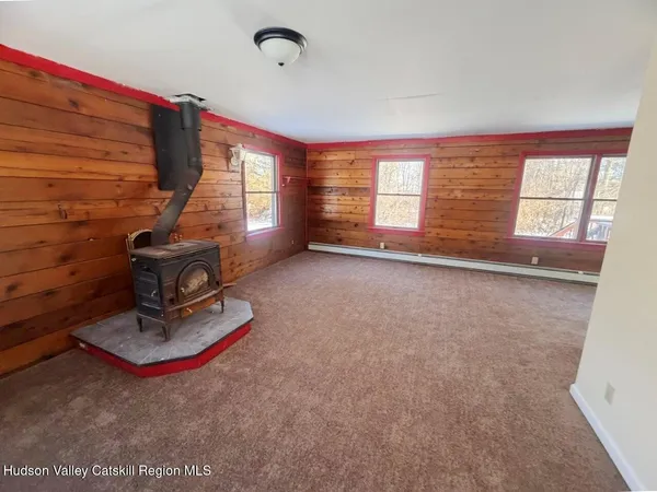 $299,250 | 128 Debbie Drive, Athens, NY 12015