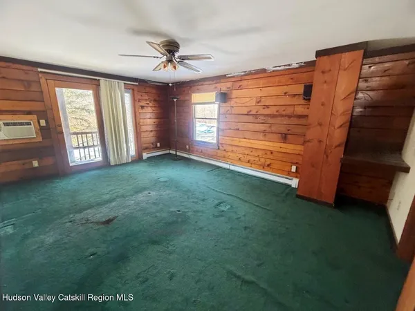 $299,250 | 128 Debbie Drive, Athens, NY 12015