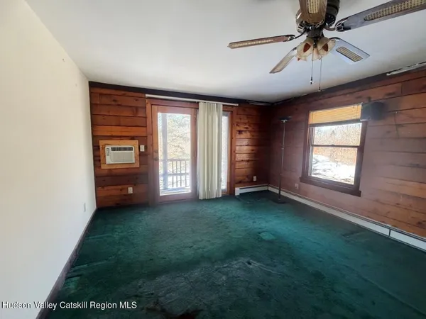 $299,250 | 128 Debbie Drive, Athens, NY 12015