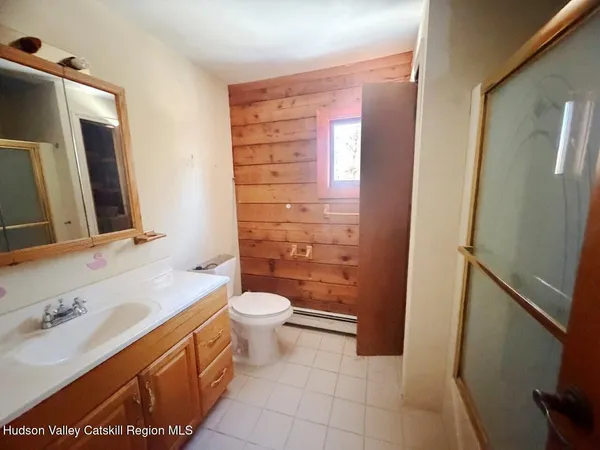 $299,250 | 128 Debbie Drive, Athens, NY 12015