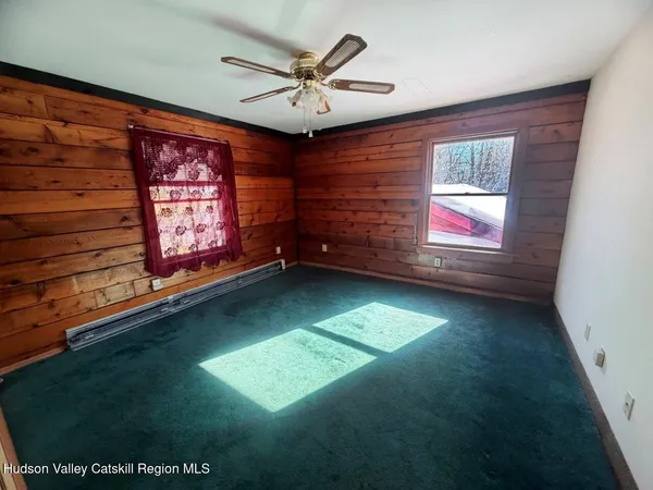 $299,250 | 128 Debbie Drive, Athens, NY 12015