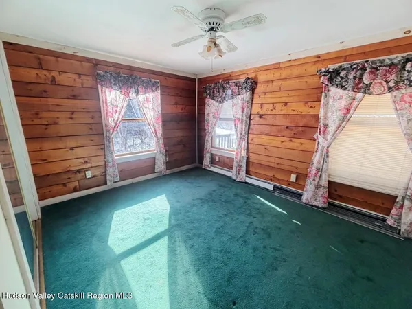 $299,250 | 128 Debbie Drive, Athens, NY 12015