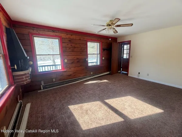 $299,250 | 128 Debbie Drive, Athens, NY 12015