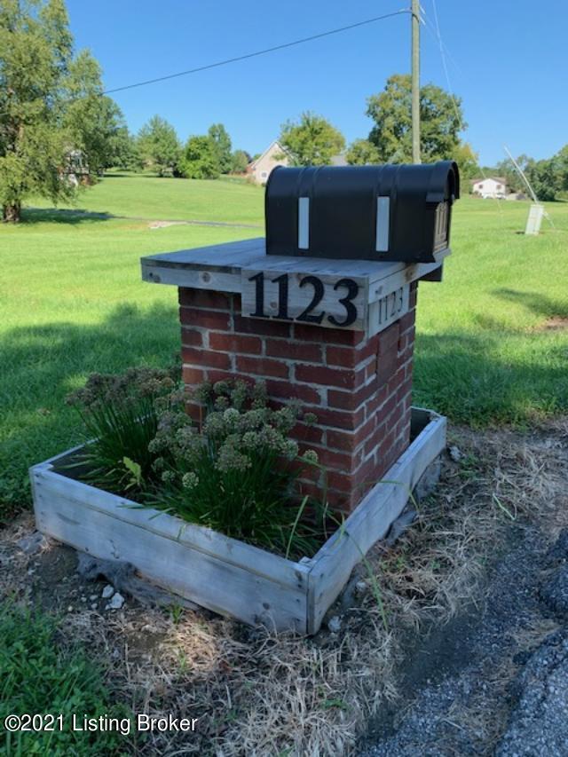 1123 Hammond Road Lawrenceburg, KY 40342 - Photo 3 of 33 mailbox