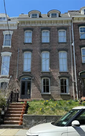 $1,850 | 194 Lander Street, Unit 1, Newburgh, NY 12550