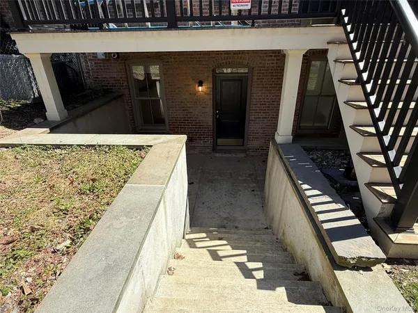$1,850 | 194 Lander Street, Unit 1, Newburgh, NY 12550