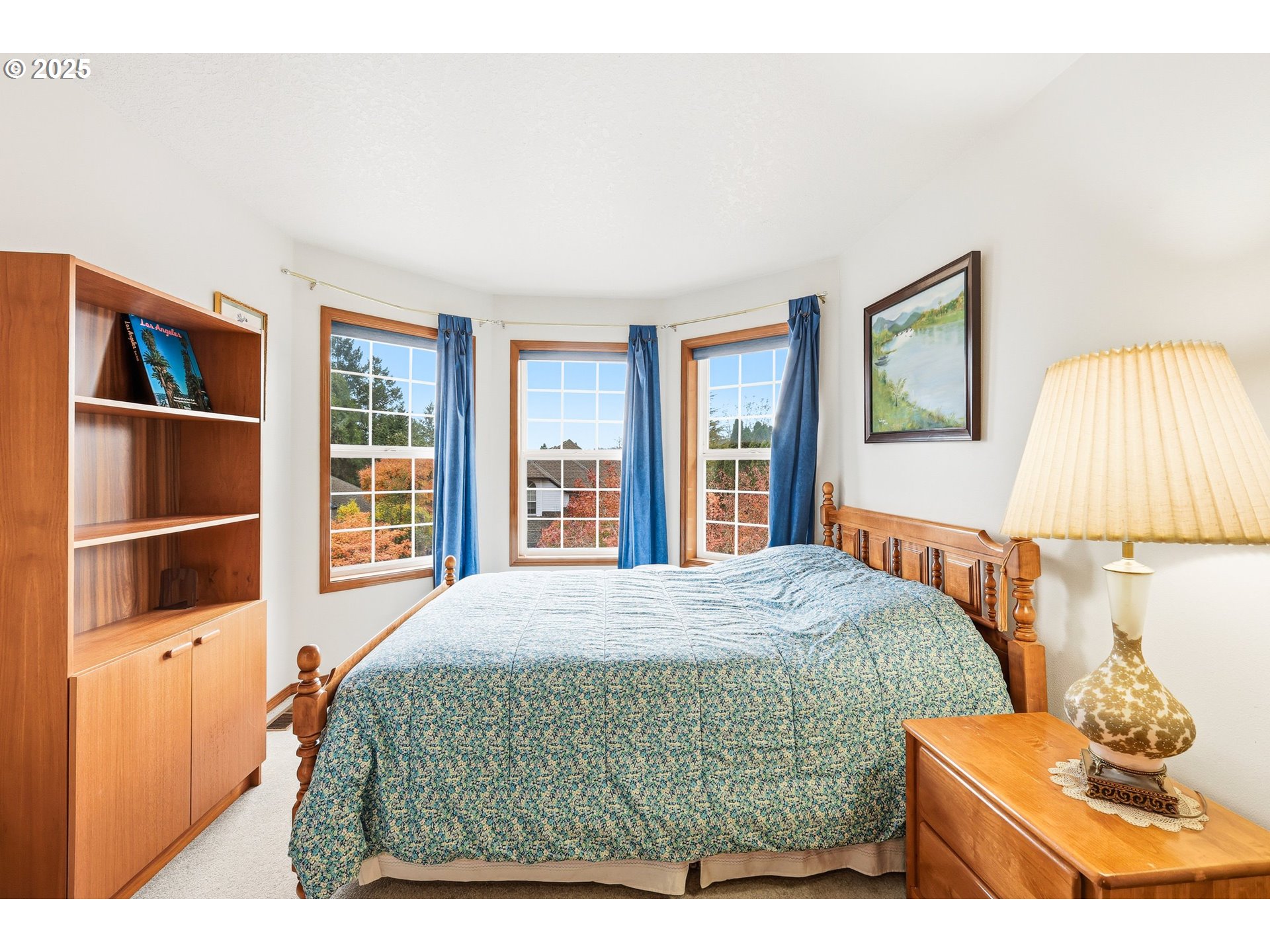 16395 Southwest Sumac Street Beaverton, OR 97007 - Photo 16 of 33 a bedroom with a bed and a window