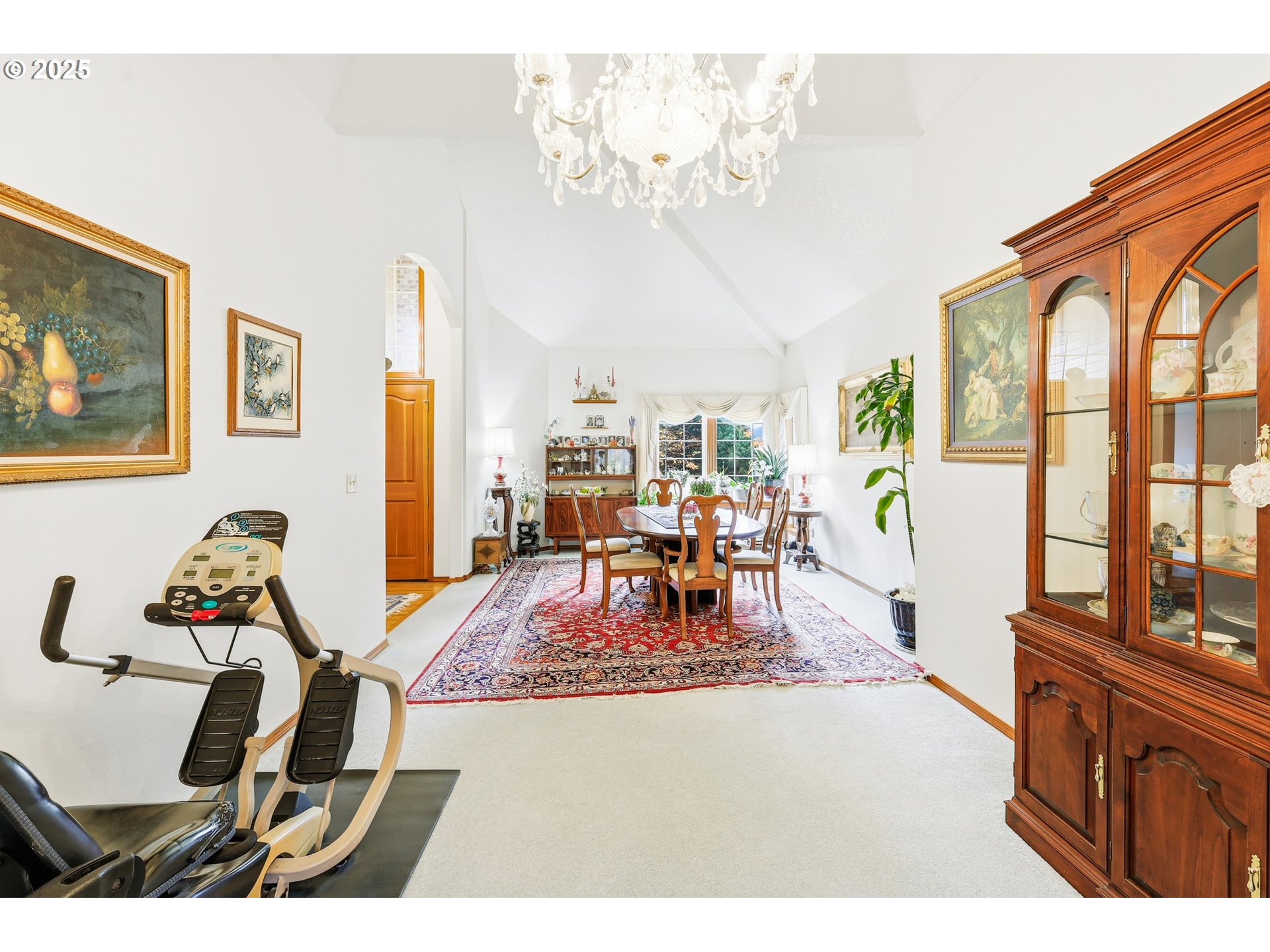 16395 Southwest Sumac Street Beaverton, OR 97007 - Photo 32 of 33 a living room with furniture and a large window
