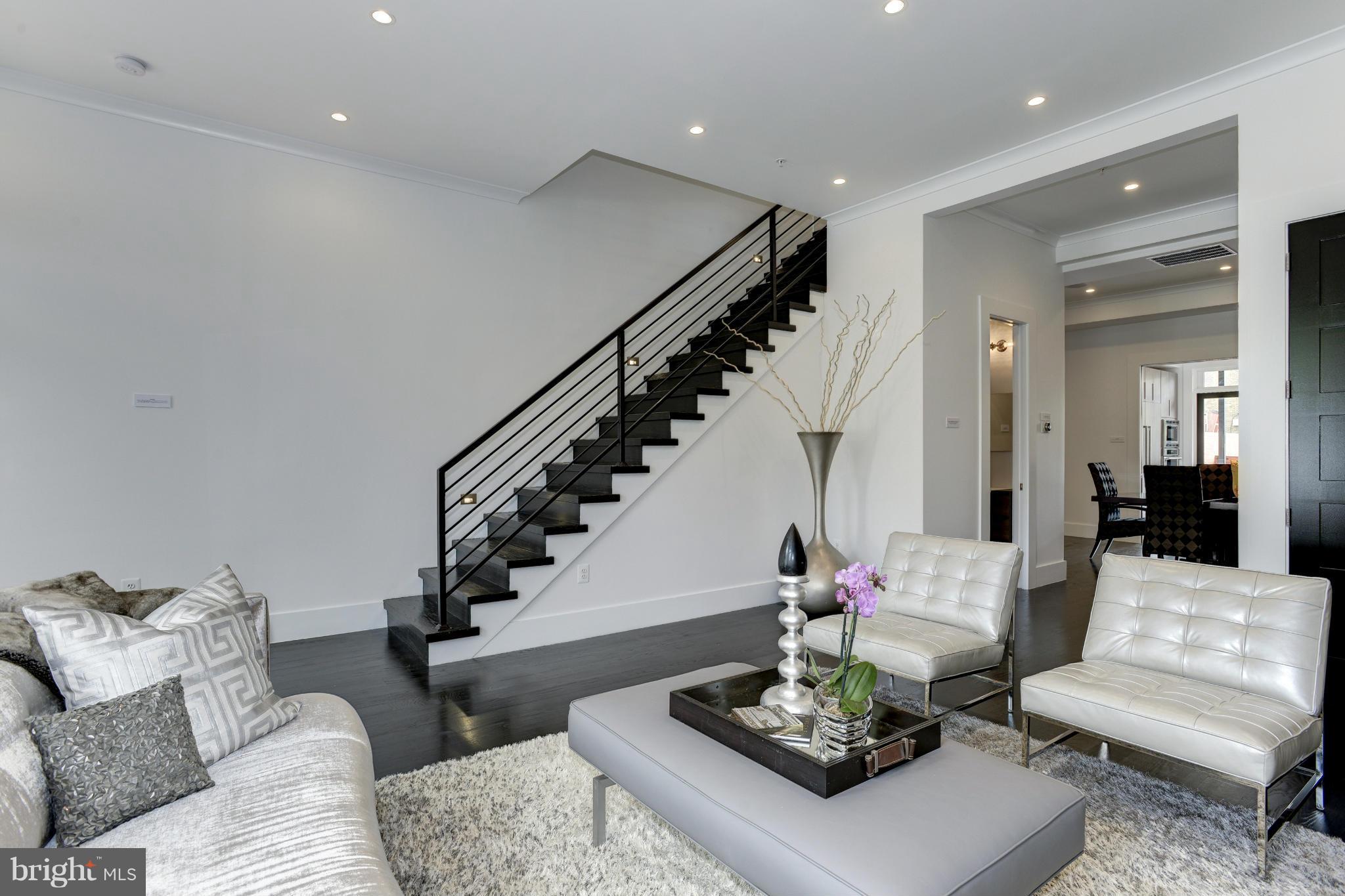 513 C Street Northeast Washington, DC 20002 - Photo 6 of 30 Living Room