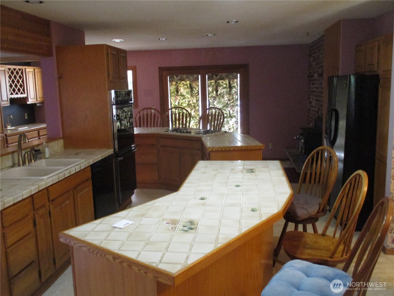 2499 Cottonwood Road Walla Walla, WA 99362 - Photo 8 of 19 a kitchen with a table chairs sink and refrigerator