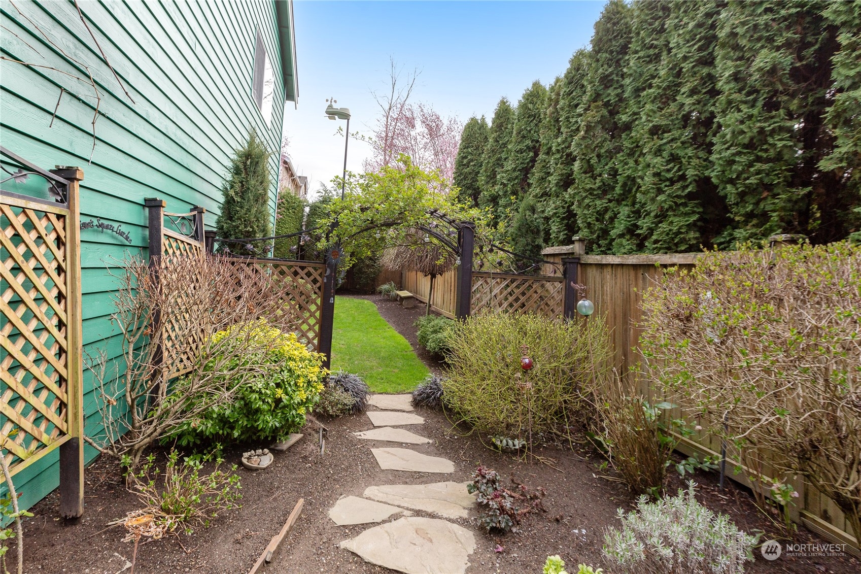 2001 Northeast 18th Place Renton, WA 98056 - Photo 31 of 32 Gallery Image 31