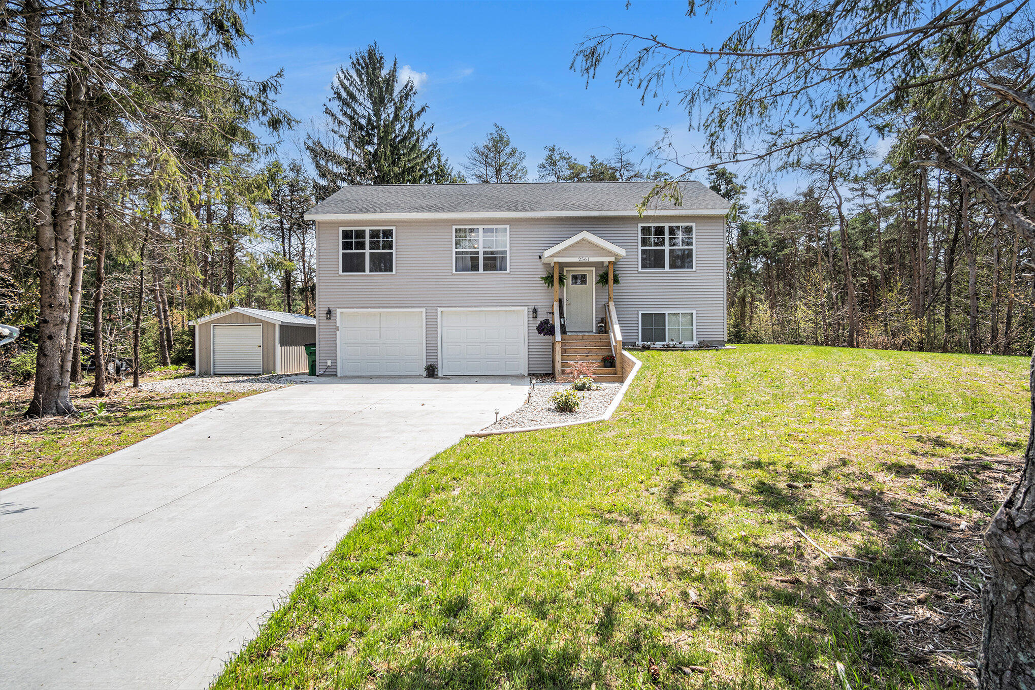 2561 East Riley-Thompson Road Muskegon, MI 49445 - Photo 1 of 27 002_dsc02495