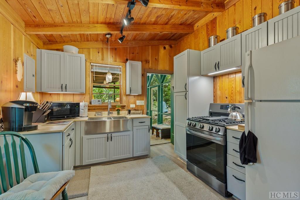 828 Hickory Hill Road Highlands, NC 28741 - Photo 1 of 25 Gallery Image 1