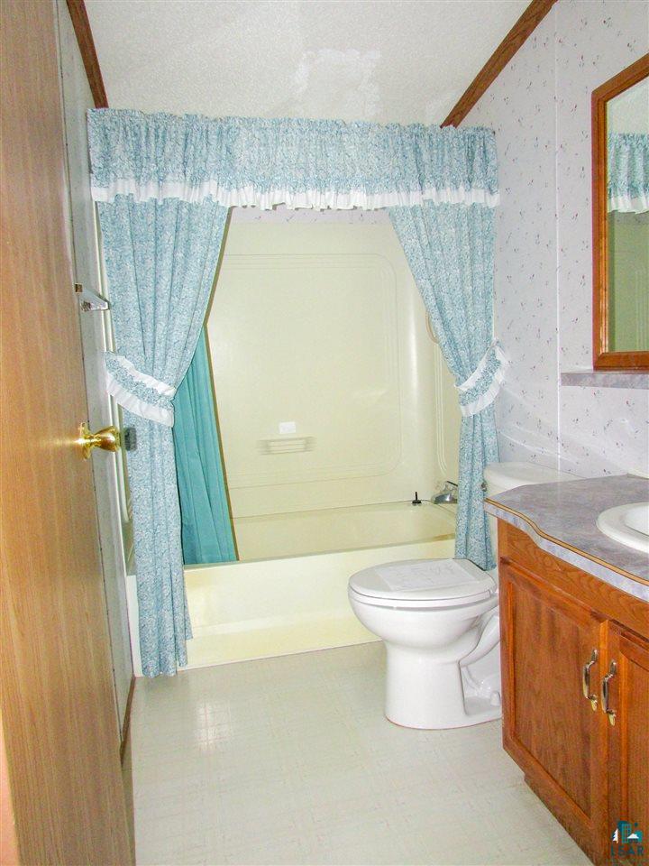 7561 Industrial Road Saginaw, MN 55779 - Photo 15 of 24 Main floor full bathroom