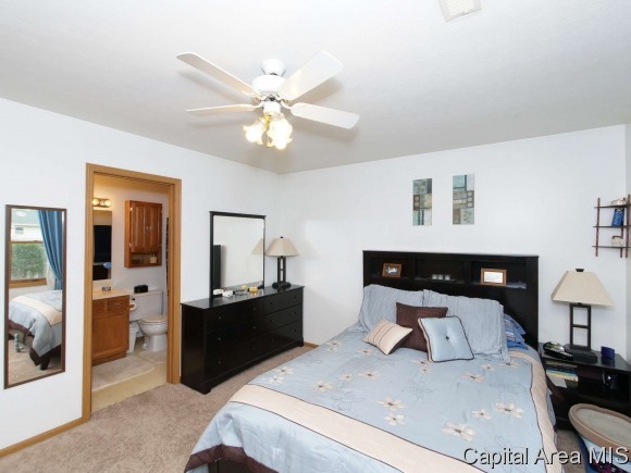 3033 Stokebridge Road Springfield, IL 62702 - Photo 12 of 24
