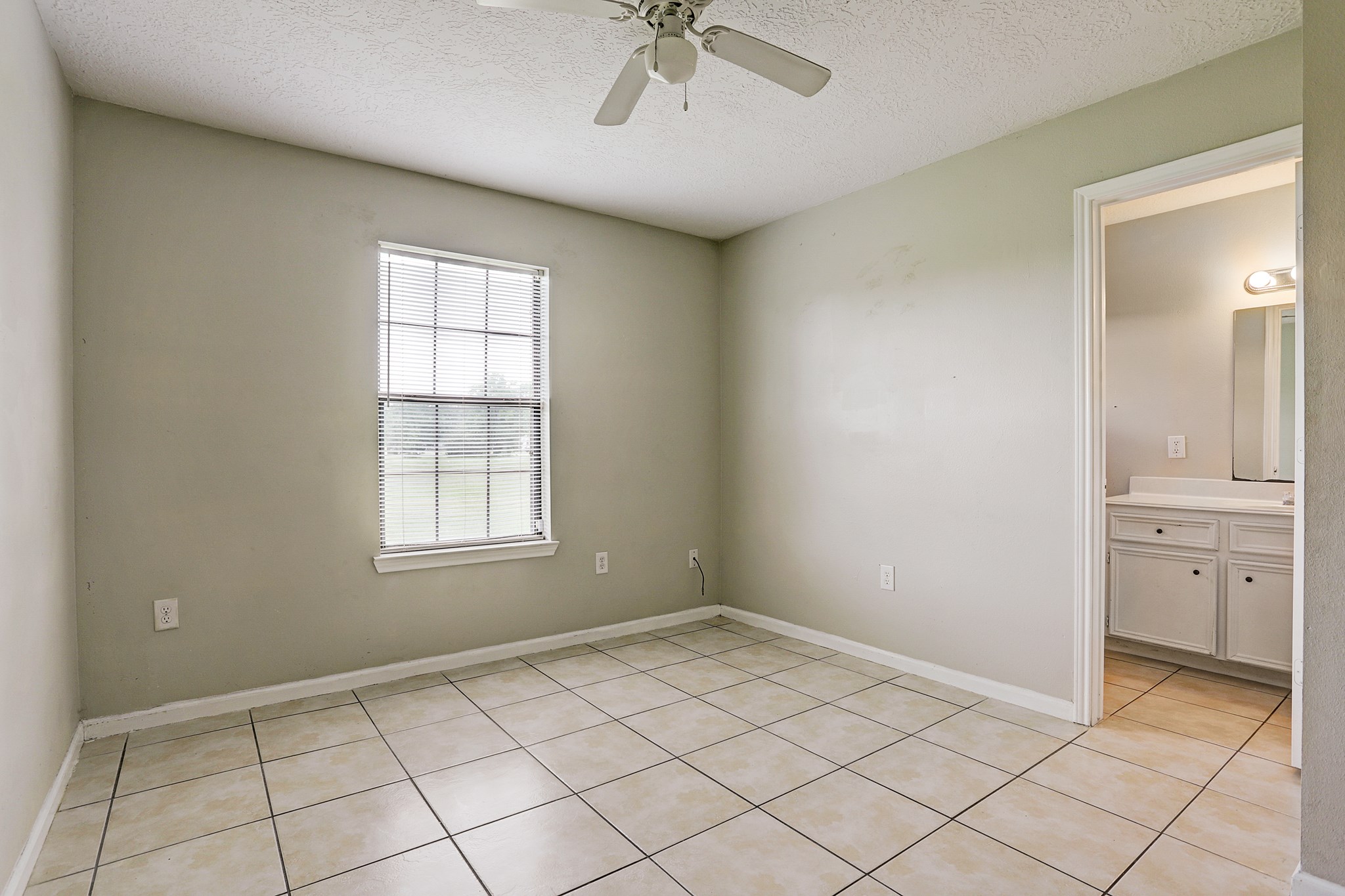 330 6th Street Hempstead, TX 77445 - Photo 7 of 13 a view of an empty room with a window
