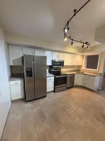 $3,100 | 26 Cambridge Road, Bedminster, NJ 07921