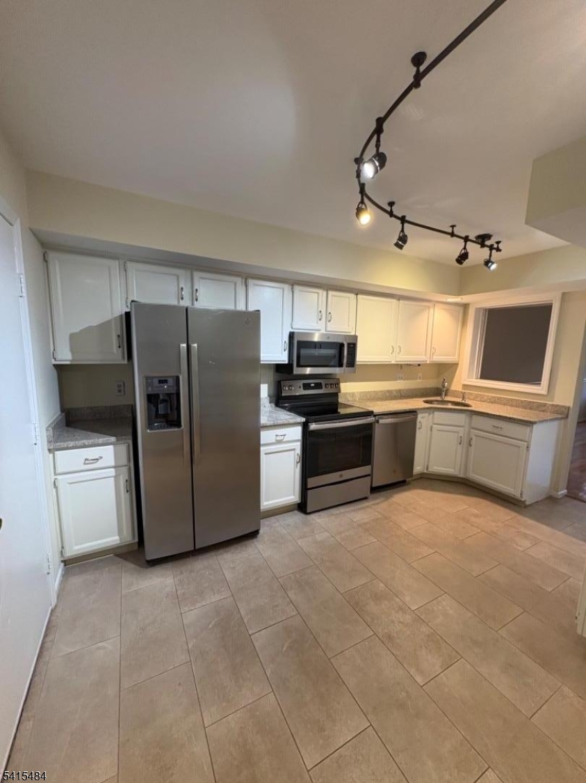 26 Cambridge Road Bedminster, NJ 07921 - Photo 2 of 10