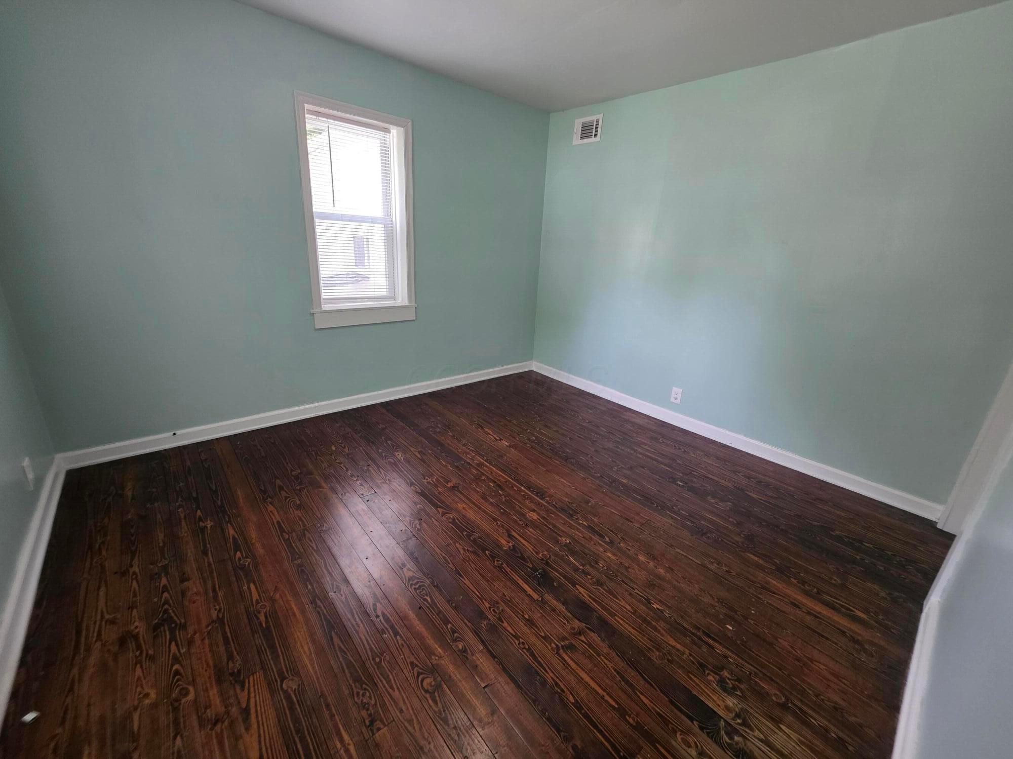 1597 Koebel Road Columbus, OH 43207 - Photo 10 of 32