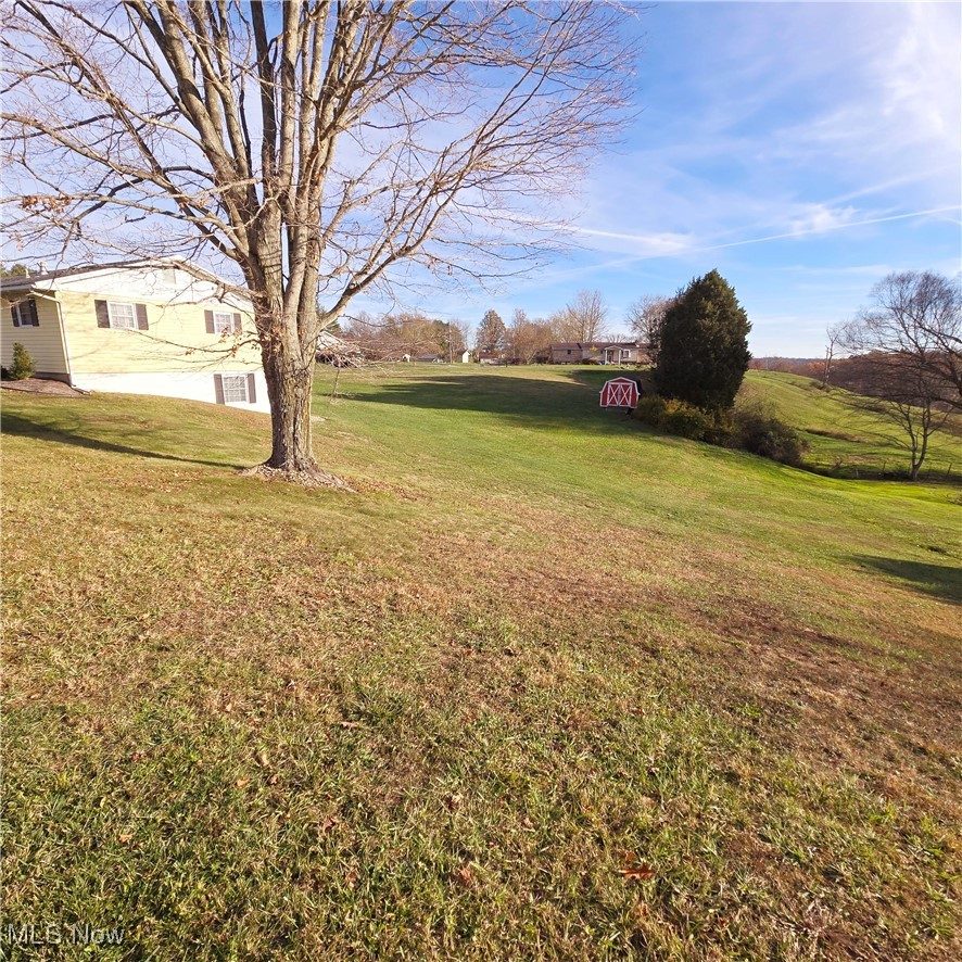1549 New England Ridge Road Washington, WV 26181 - Photo 6 of 27 Addl view of right side of yard.