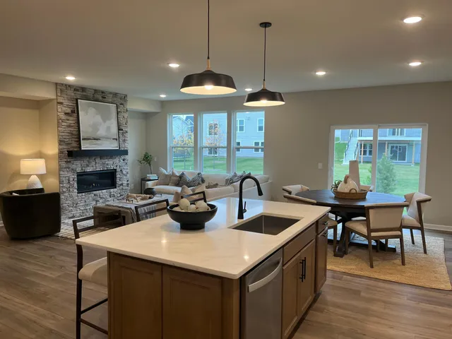 $634,990 | 10374 McGregor Boulevard, Woodbury, MN 55129