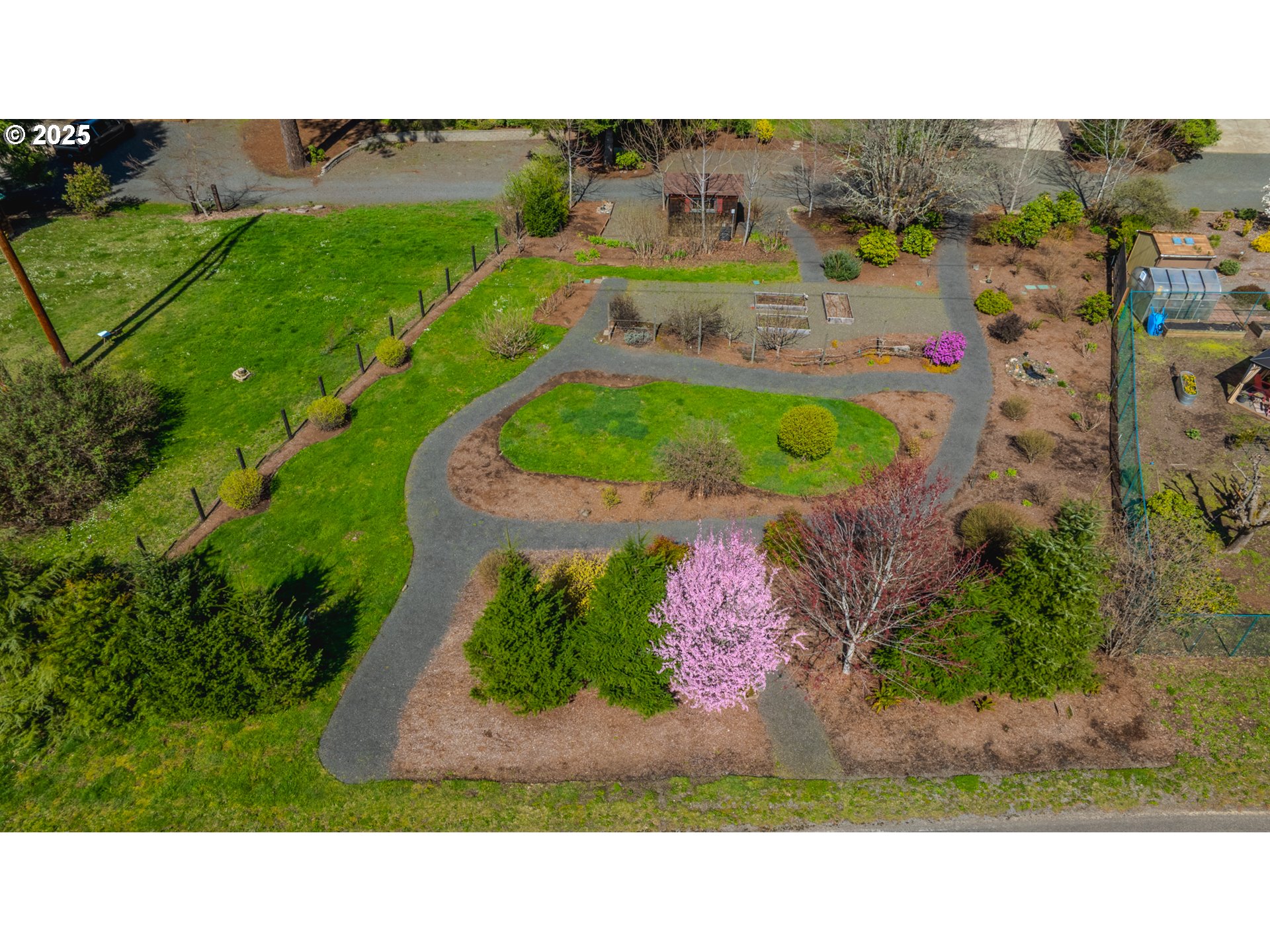 43081 Deerhorn Road Springfield, OR 97478 - Photo 8 of 45