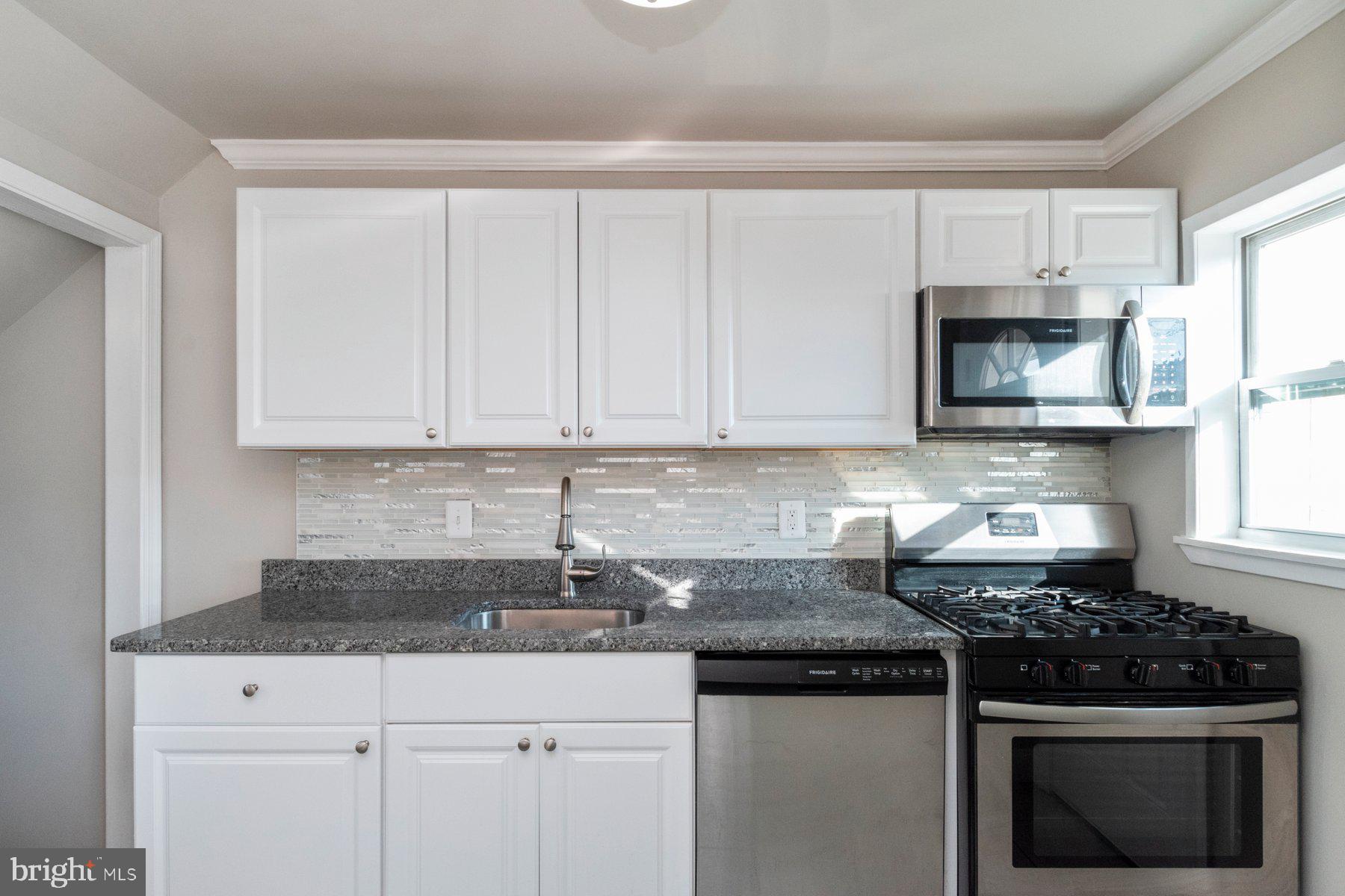 409 Oakwood Road Dundalk, MD 21222 - Photo 11 of 29