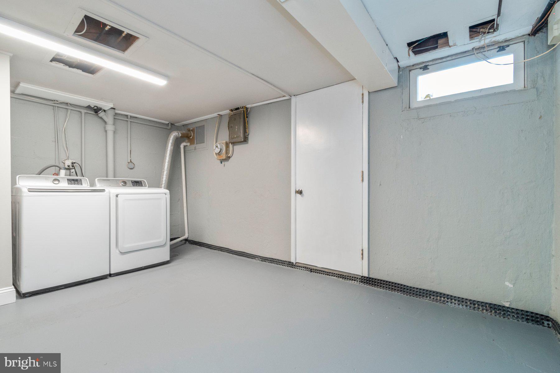 409 Oakwood Road Dundalk, MD 21222 - Photo 23 of 29 Large Laundry Room