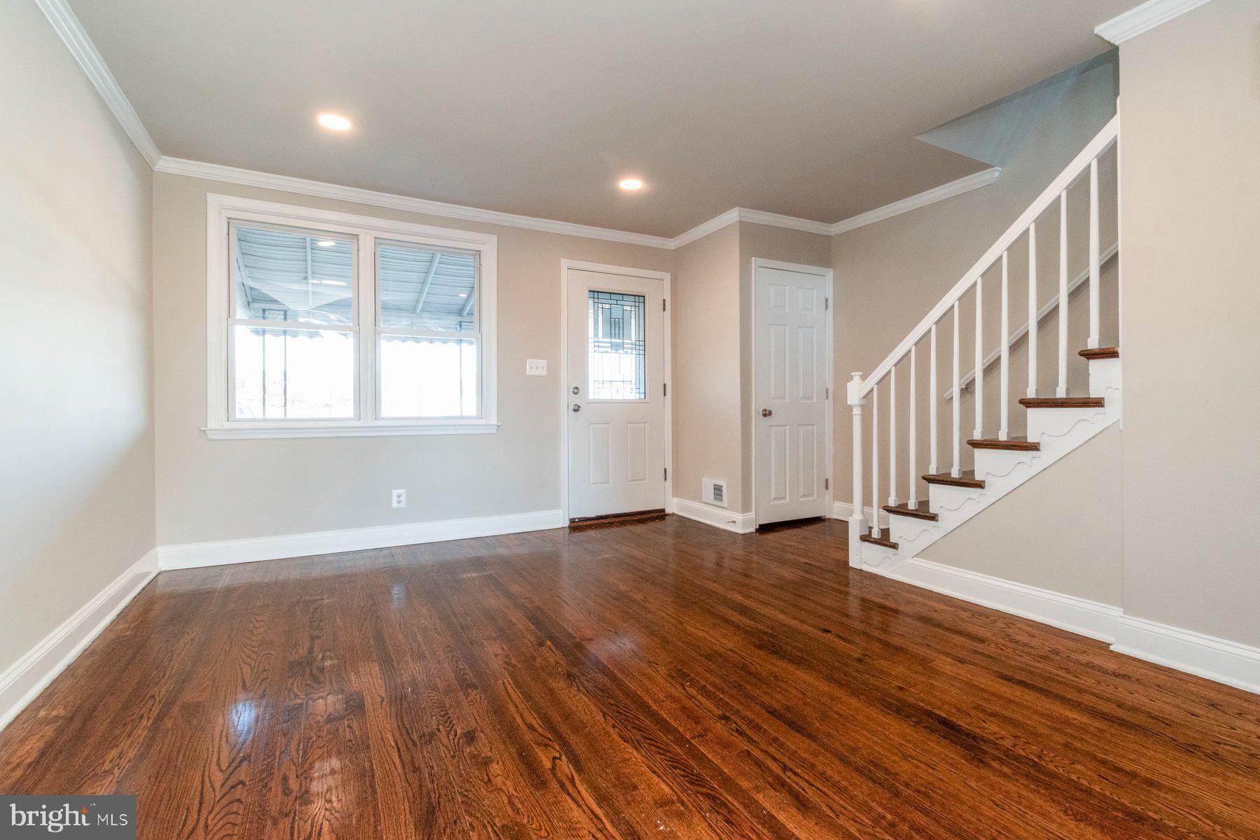 409 Oakwood Road Dundalk, MD 21222 - Photo 4 of 29 Livingroom