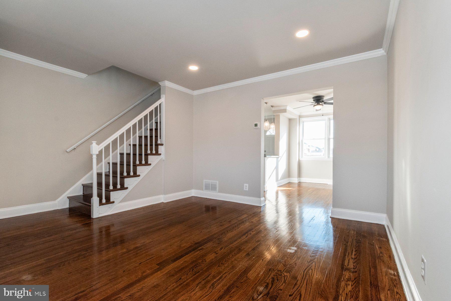 409 Oakwood Road Dundalk, MD 21222 - Photo 6 of 29 Crown Molding