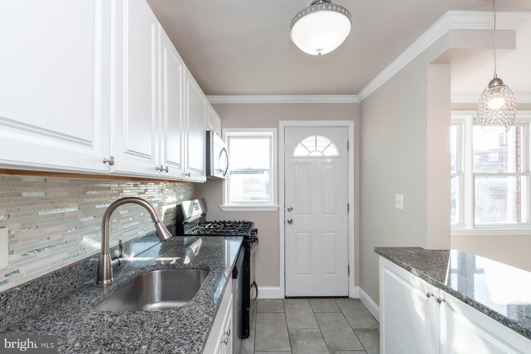 409 Oakwood Road Dundalk, MD 21222 - Photo 10 of 29 Granite Counters