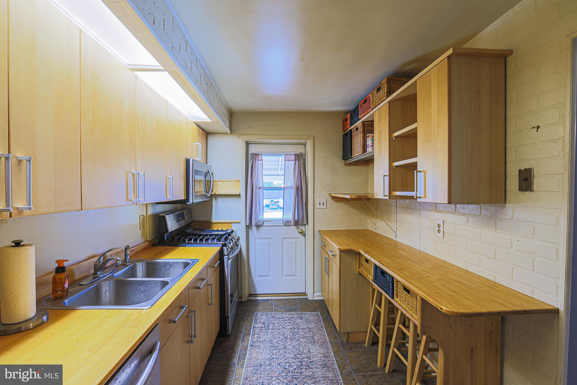 8739 Cimarron Circle Baltimore, MD 21234 - Photo 18 of 46 Kitchen