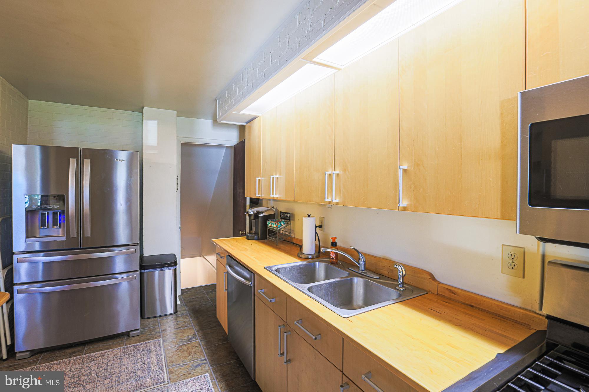 8739 Cimarron Circle Baltimore, MD 21234 - Photo 20 of 46 Kitchen