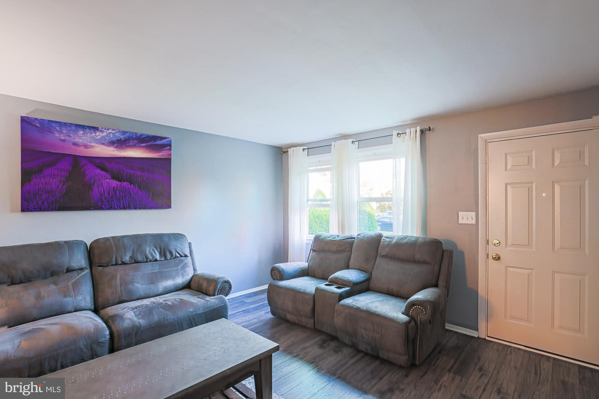 8739 Cimarron Circle Baltimore, MD 21234 - Photo 8 of 46 Living Room