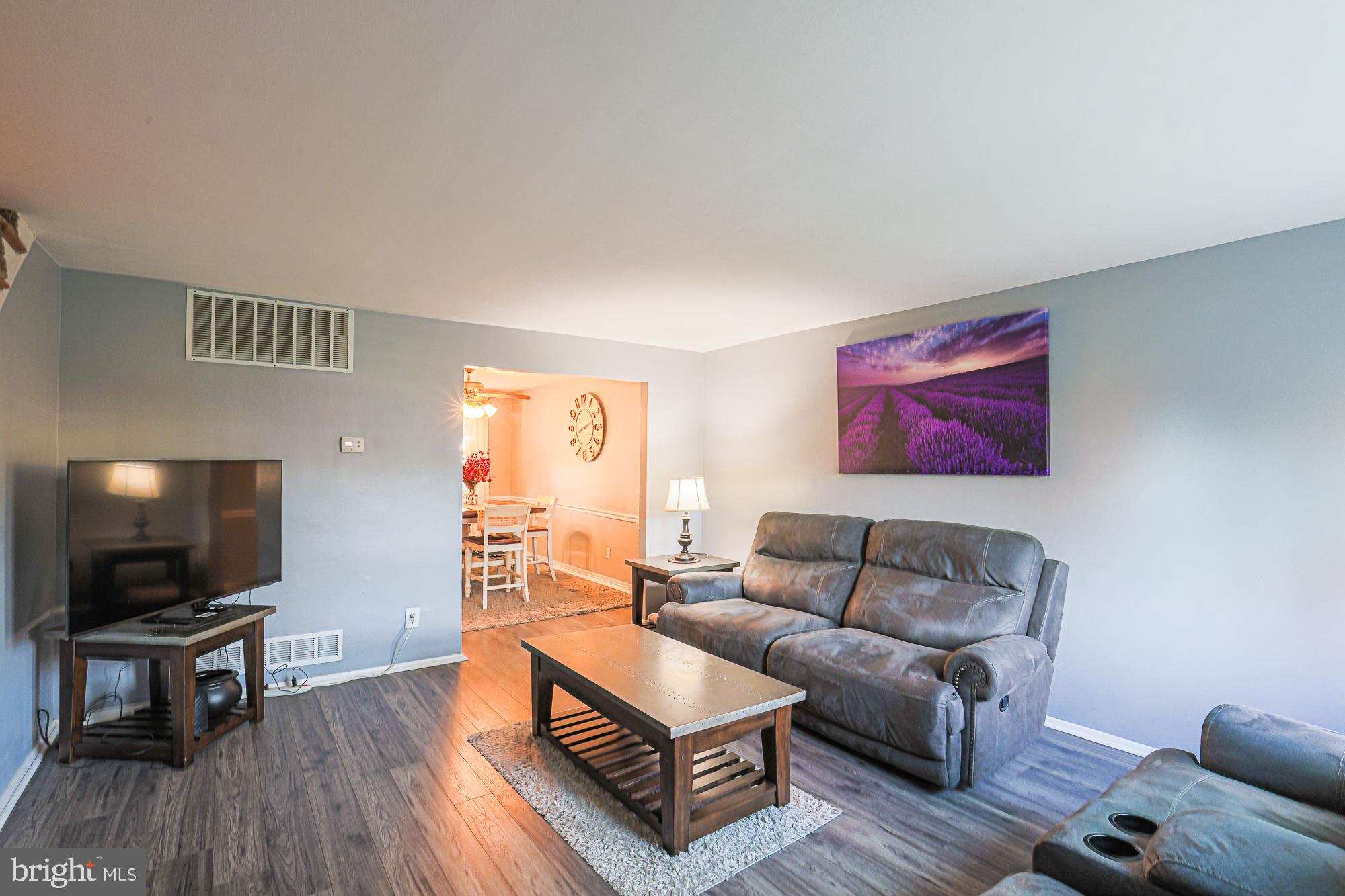 8739 Cimarron Circle Baltimore, MD 21234 - Photo 9 of 46 Living Room