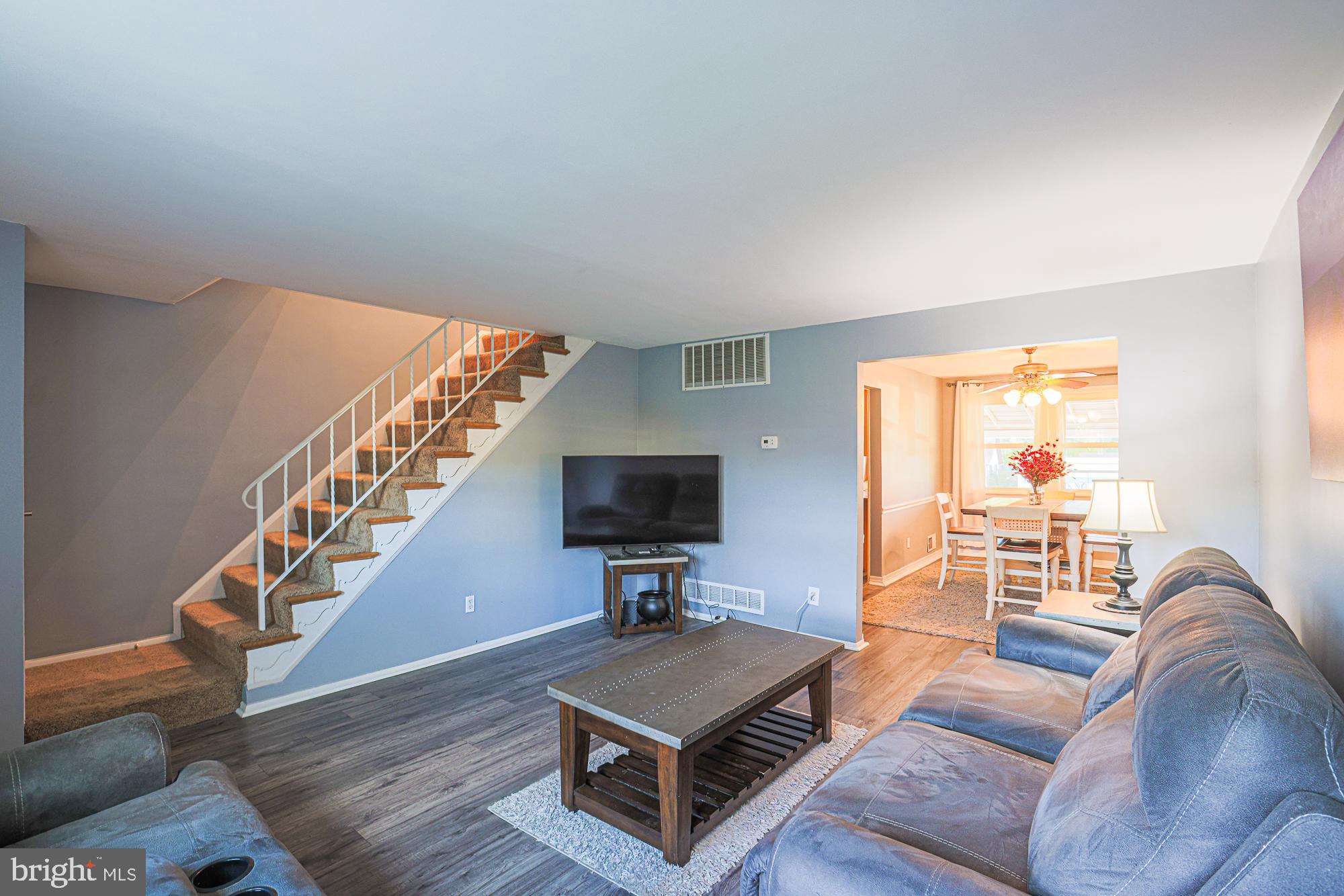 8739 Cimarron Circle Baltimore, MD 21234 - Photo 10 of 46 Living Room