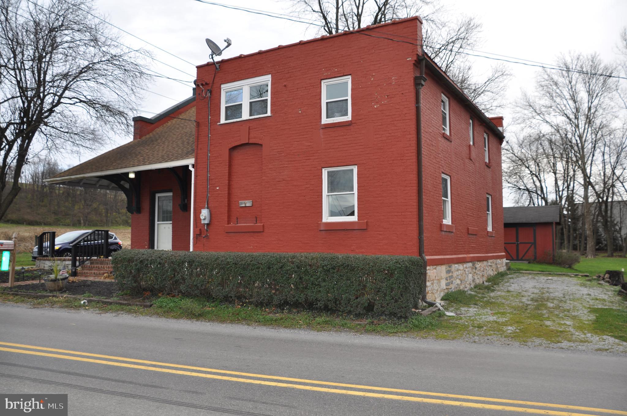 9 North Vintage Road Paradise, PA 17562 - Photo 3 of 40 Front View showing two off-street parking spots