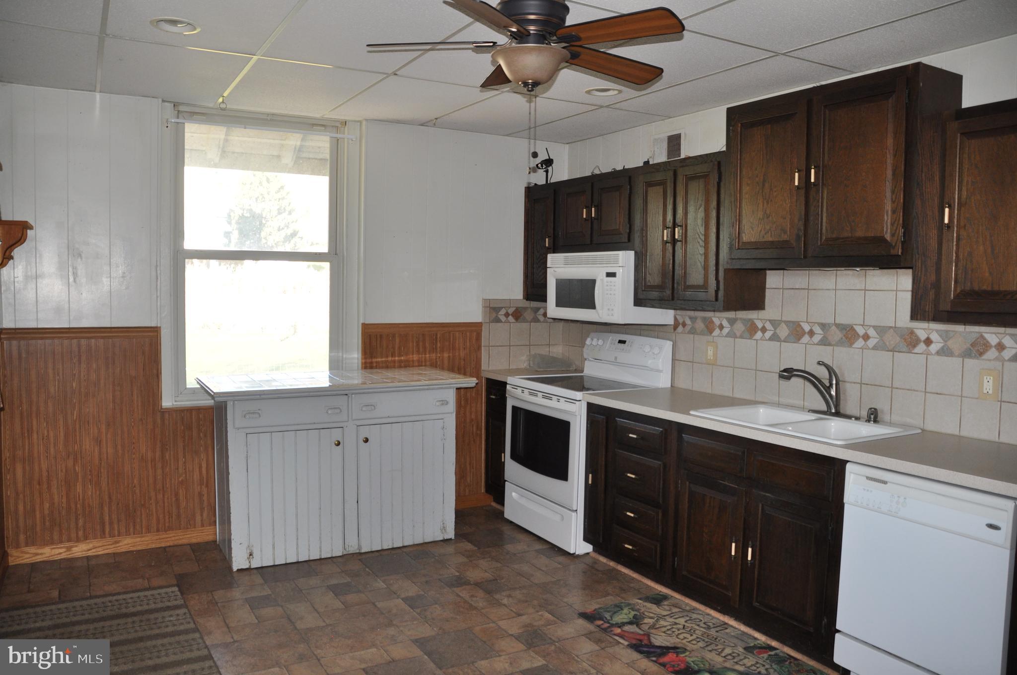 9 North Vintage Road Paradise, PA 17562 - Photo 8 of 40 Kitchen