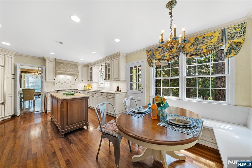 328 West Ridgewood Avenue Ridgewood, NJ 07450 - Photo 11 of 49