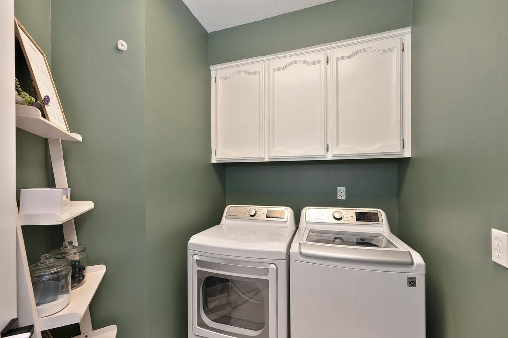 113 Ballast Way Folsom, CA 95630 - Photo 20 of 42 a utility room with dryer and washer