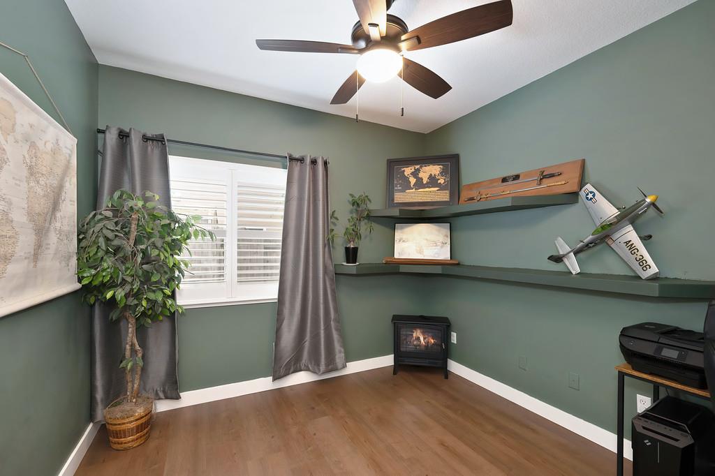 113 Ballast Way Folsom, CA 95630 - Photo 21 of 42 a workspace with furniture and a window